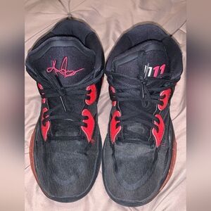 Grade School Nike Kyrie Basketball Shoes